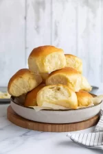 dinner-rolls-04-jernejkitchen.webp
