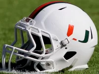 miami-hurricanes-helmet-itsauthang-u-wouldnt-understand.webp
