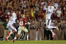 Los jugadores Deon Bush y Tracy Howard.webp