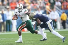 joseph-yearby-ncaa-football-miami-pittsburgh-590x900.webp