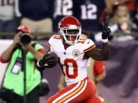 tyreek-hill-called-his-own-play-on-75-yard-touchdown-that-helped-beat-the-patriots.webp