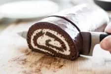 chocolate-swiss-roll-cake-15.webp