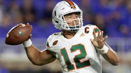 fl-sp-um-malik-rosier-manning-award-20171012.webp