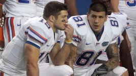 AP_aaron_hernandez_tim_tebow_jef_130703_16x9_992.webp